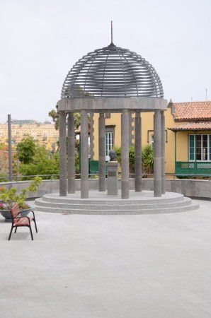 Monumento al Pintor Guillermo Sureda Arbelo